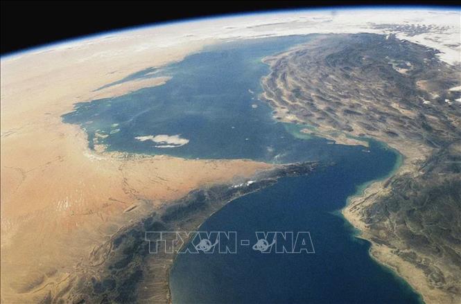 Quang cảnh bờ biển Iran và đảo Qeshm ở eo biển Hormuz, ngày 10/12/2023. Ảnh: REUTERS/TTXVN