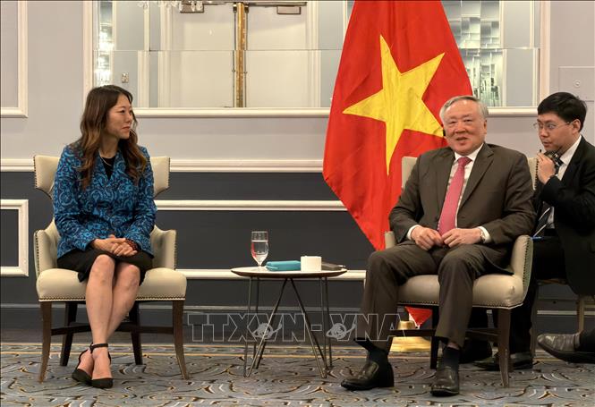 Phó Thủ tướng Thường trực Nguyễn Hòa Bình tiếp bà Fiona Ma, Bộ trưởng Tài chính bang California. Ảnh: Ngọc Quang - PV TTXVN tại Hoa Kỳ