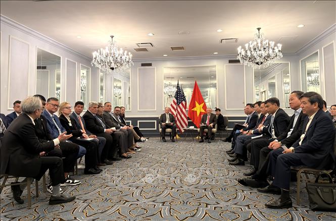 Phó Thủ tướng Thường trực Nguyễn Hòa Bình làm việc với đoàn đại biểu Bang Oregon, do Thượng Nghị sĩ Mark Meek dẫn đầu. Ảnh: Ngọc Quang - PV TTXVN tại Hoa Kỳ