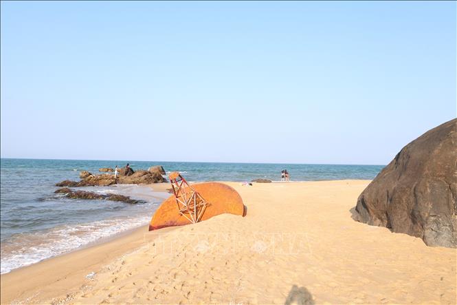 Golden sand stretch out over long distance on Ham Rong beach. VNA Photo: Hải Âu
