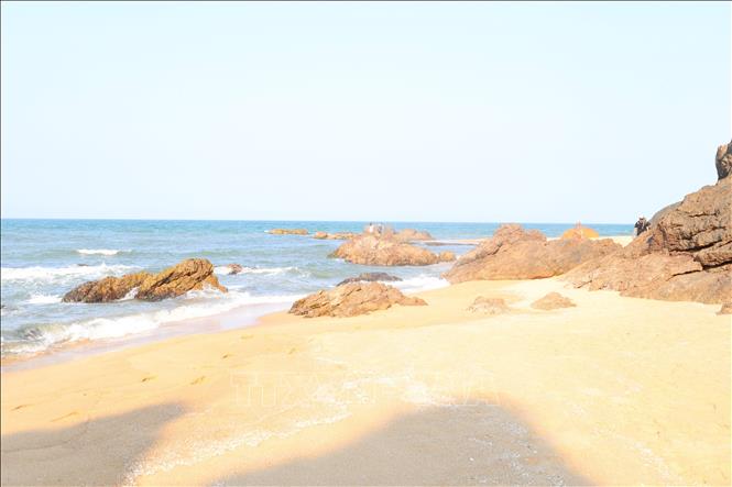 Wild beauty of Ham Rong beach. VNA Photo: Hải Âu