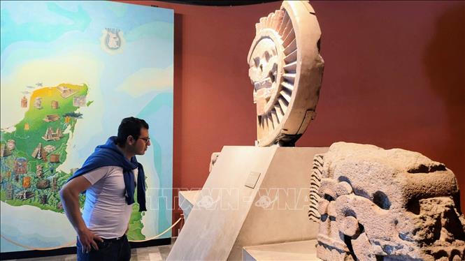 Khách tham quan Bảo tàng Nhân chủng học Quốc gia Mexico (Museo Nacional de Antropología). Ảnh: Phi Hùng - PV TTXVN tại Mexico
