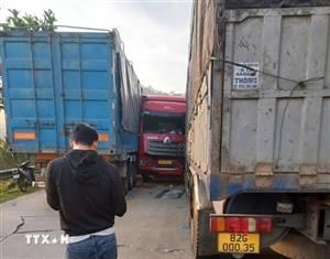 Va chạm liên hoàn 4 ôtô trên đường Hồ Chí Minh, giao thông ùn ứ nhiều giờ