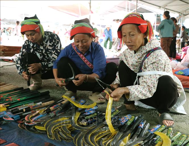 Chợ phiên Phương Độ (Hà Giang 1, Tuyên Quang) nhộn nhịp và mang đậm hồn quê. Ảnh: Đức Thọ - TTXVN
