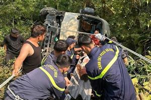 Xe ô 29 chỗ mất phanh lao xuống vực tại khu xã Tam Đảo, Phú Thọ