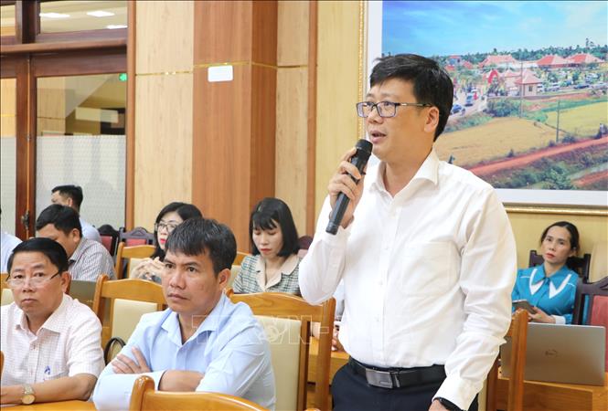 Đại biểu tham gia thảo luận, góp ý các nghị quyết tại hội nghị. Ảnh: Đinh Hương - TTXVN