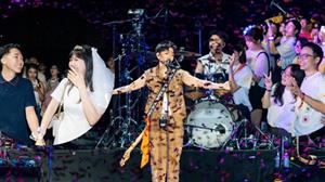 4 cặp cầu hôn trong concert “Xoay tròn” của Hoàng Dũng