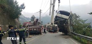 Khẩn trương khắc phục hậu quả vụ xe khách 29 chỗ lao xuống vực tại Tam Đảo