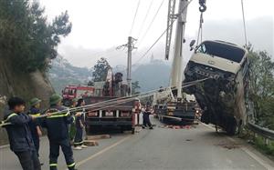 Khẩn trương khắc phục hậu quả vụ xe khách 29 chỗ lao xuống vực tại Tam Đảo