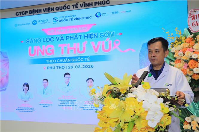 Bác sĩ Vương Trung Kiên - Giám đốc chuyên môn Bệnh viện Vĩnh Phúc VPI phát biểu khai mạc hội thảo. Ảnh: Nguyễn Thảo - TTXVN
