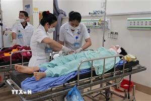 Phú Thọ nỗ lực cứu chữa nạn nhân trên xe 29 chỗ gặp nạn