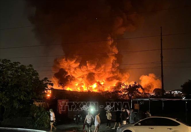 Hiện trường đám cháy. Ảnh: Phạm Kiên - TTXVN