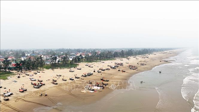 Xã Tiên Điên hiện có khoảng 200 hộ dân tham gia đánh bắt gần bờ. Ảnh: Hữu Quyết - TTXVN