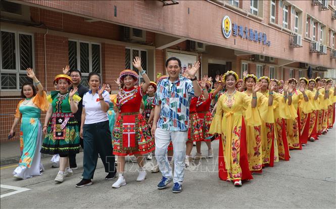 Đội hình tham dự lễ diễu hành của Việt Nam. Ảnh: Xuân Vịnh - Phóng viên TTXVN tại Macau