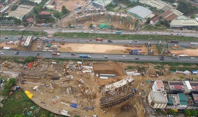 Toàn cảnh dự án  nút giao khác mức vành đai 3,5 với Đại lộ Thăng Long đang được đẩy nhanh tiến độ thi công. Ảnh: Quốc Khánh - TTXVN