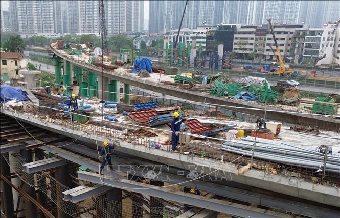 Không khí thi công khẩn trương trên công trường những ngày cuối tháng 3/2026. Ảnh: Quốc Khánh - TTXVN