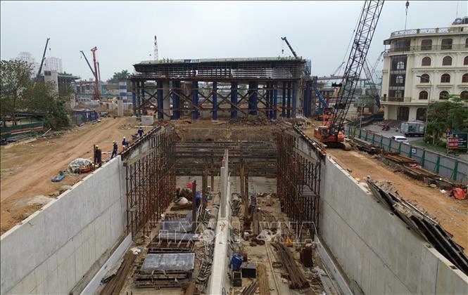 Hạng mục hầm chui trực thông nối từ đường Hoàng Tùng xuyên qua Đại lộ Thăng Long nối vào Quốc lộ 32. Ảnh: Quốc Khánh - TTXVN
