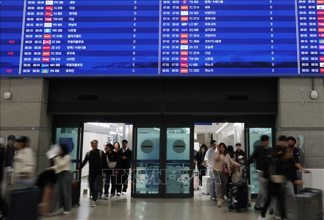 Hành khách tại sân bay Incheon, Hàn Quốc. Ảnh: Yonhap/TTXVN
