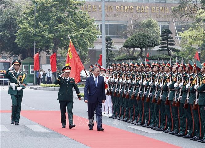 Lễ đón Tổng Bí thư Tô Lâm, Bí thư Quân ủy Trung ương đến dự lễ kỷ niệm. Ảnh: Thống Nhất – TTXVN