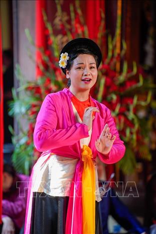 Các nghệ sĩ biểu diễn nghệ thuật truyền thống tại không gian Đền Bạch Mã (phường Hoàn Kiếm, Hà Nội). Ảnh: Khánh Hoà - TTXVN