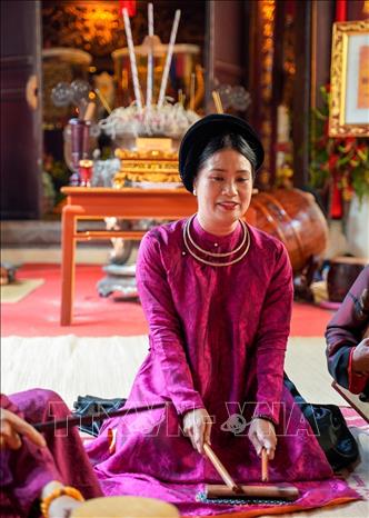 Các nghệ sĩ biểu diễn nghệ thuật truyền thống tại không gian Đền Bạch Mã (phường Hoàn Kiếm, Hà Nội). Ảnh: Khánh Hoà - TTXVN