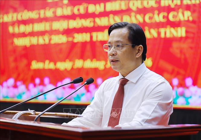 Bí thư Tỉnh ủy, Trưởng Đoàn đại biểu Quốc hội tỉnh Sơn La Hoàng Văn Nghiệm phát biểu tại hội nghị. Ảnh: Trọng Đạt - TTXVN