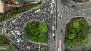 Cầu Long Biên cấm cả hai chiều, cầu Chương Dương “thất thủ” giờ cao điểm