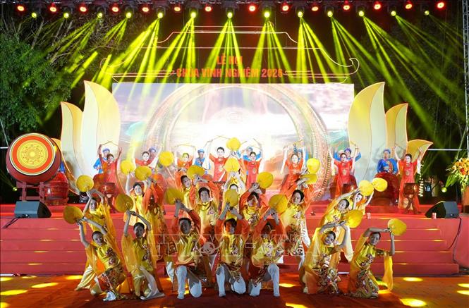 Màn trống khai hội. Ảnh: Đồng Thúy- TTXVN