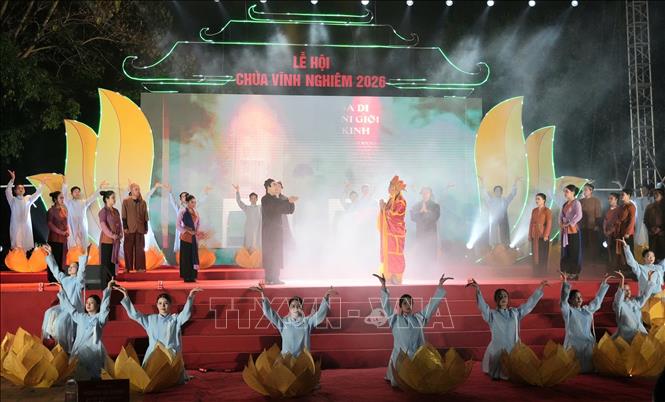 Chương trình nghệ thuật với chủ đề “Vĩnh Nghiêm đất thiêng tỏa sáng”. Ảnh: Đồng Thúy- TTXVN