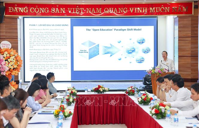 NGƯT, Tiến sĩ Đồng Văn Ngọc, Bí thư Đảng ủy - Hiệu trưởng HCEM phát biểu. Ảnh: Thanh Tùng - TTXVN