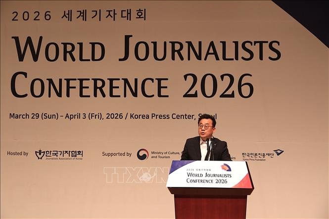 Chủ tịch Hiệp hội nhà báo Hàn Quốc Park Jong-hyun phát biểu tại hội nghị. Ảnh Khánh Vân - TTXVN tại Hàn Quốc
