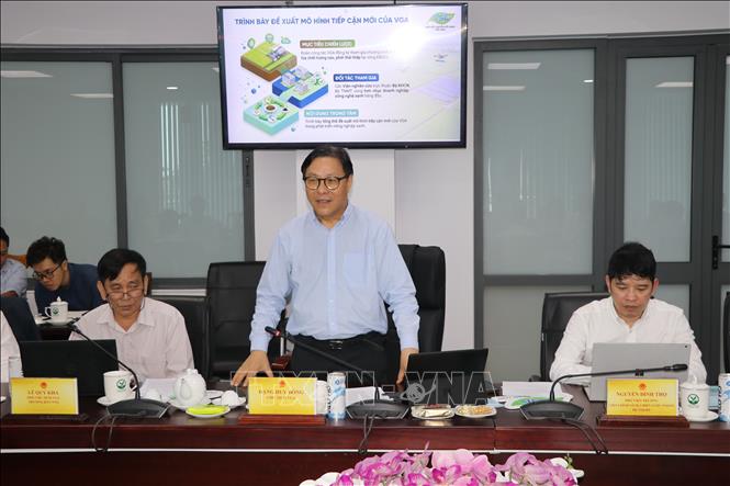 Ông Đặng Huy Đông, Chủ tịch Hiệp hội Chuyển đổi xanh Việt Nam phát biểu tại buổi làm việc. Ảnh: Phạm Minh Tuấn-TTXVN