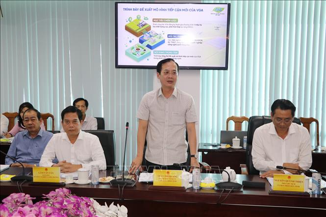 Chủ tịch UBND tỉnh Vĩnh Long Trần Trí Quang phát biểu tại buổi làm việc. Ảnh: Phạm Minh Tuấn-TTXVN