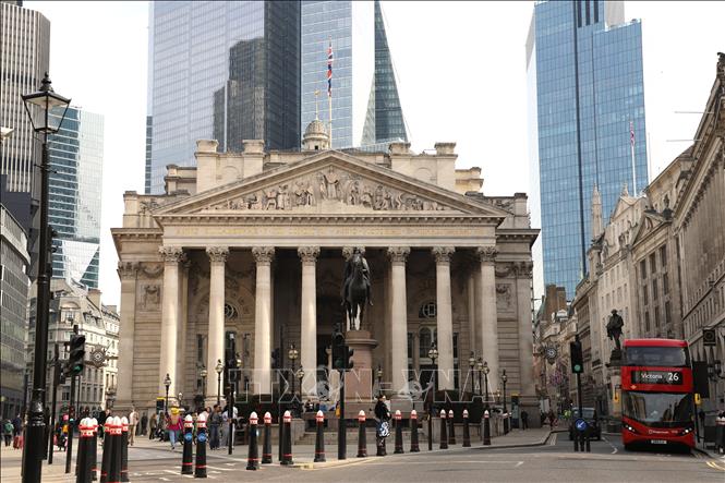 Mặt trước của Sở Giao dịch Hoàng gia (Royal Exchange) London, địa chỉ tại số 1 Royal Exchange, London EC3V 3DG. Ảnh: Hữu Tiến - PV TTXVN tại Anh