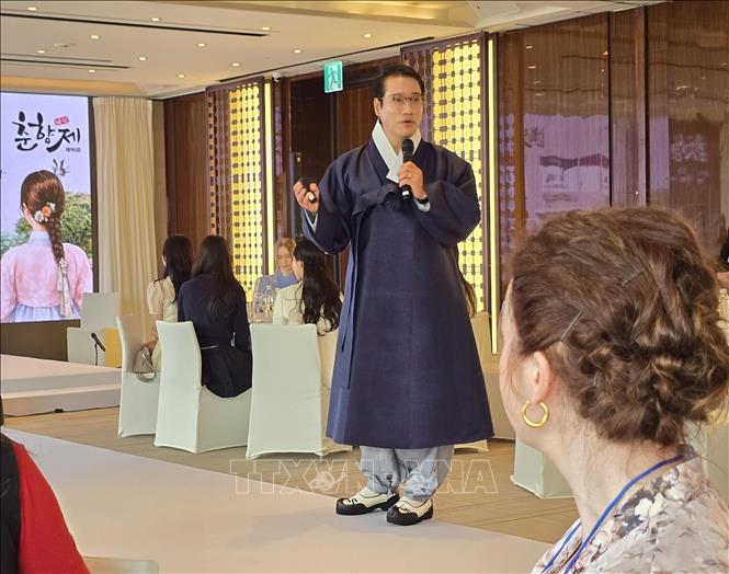 Ông Choi Kyung Sik, Thị trưởng thành phố Namwon, giới thiệu Lễ hội Chunhyang năm 2026. Ảnh: Đức Thắng - PV TTXVN tại Hàn Quốc