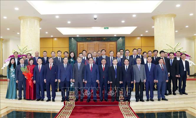 Thường trực Ban Bí thư Trần Cẩm Tú, Thủ tướng Phạm Minh Chính cùng các đồng chí lãnh đạo Đảng, Nhà nước chụp ảnh chung với Ban lãnh đạo 5 cơ quan: Đài Truyền hình Việt Nam, Đài Tiếng nói Việt Nam, Thông tấn xã Việt Nam, Viện Hàn lâm Khoa học xã hội Việt Nam, Viện Hàn lâm Khoa học và Công nghệ Việt Nam. Ảnh: Phương Hoa - TTXVN
