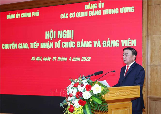 Đồng chí Trần Cẩm Tú, Uỷ viên Bộ Chính trị, Thường trực Ban Bí thư, Bí thư Đảng uỷ các cơ quan Đảng Trung ương phát biểu tại hội nghị. Ảnh: Phương Hoa - TTXVN