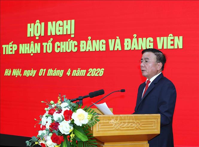 Đồng chí Trần Cẩm Tú, Uỷ viên Bộ Chính trị, Thường trực Ban Bí thư, Bí thư Đảng uỷ các cơ quan Đảng Trung ương phát biểu tại hội nghị. Ảnh: Phương Hoa - TTXVN