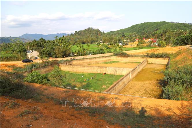 Hạng mục công trình xử lý nước thải, nước mưa của dự án bãi xử lý rác thải Quế Phong vẫn chưa hoàn thành. Ảnh: Xuân Tiến - TTXVN  