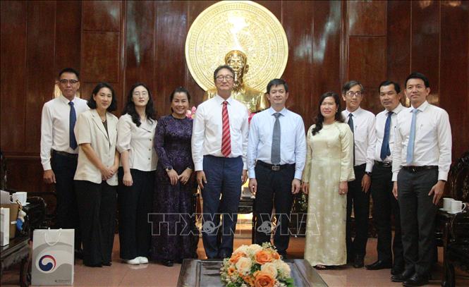 Các đại biểu chụp ảnh lưu niệm. Ảnh: Nguyễn Hằng - TTXVN