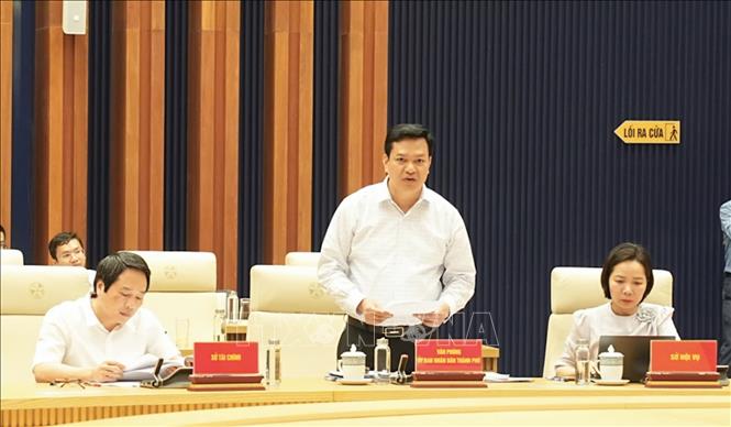 Chánh Văn phòng UBND thành phố Hải Phòng Hoàng Văn Thực phát biểu. Ảnh: Minh Huệ-TTXVN