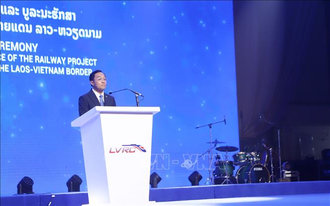 Bộ trưởng Bộ Công chính và vận tải Lào Leklay Sivilay phát biểu tại sự kiện. Ảnh: Xuân Tú - PV TTXVN tại Lào