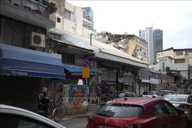 Bốn căn hộ trong tòa nhà bị hư hại nghiêm trọng, trong đó các tầng trên chịu thiệt hại nặng nề nhất. Ảnh: Thanh Bình - PV TTXVN tại Israel