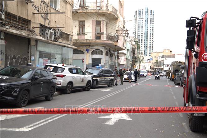 Lực lượng an ninh Israel phong tỏa hiện trường vụ sập toà chung cư. Ảnh: Thanh Bình - PV TTXVN tại Israel