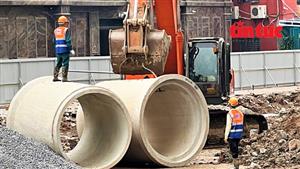 Máy móc rầm rộ thi công dự án đường Vành đai 2,5 đoạn Cầu Giấy