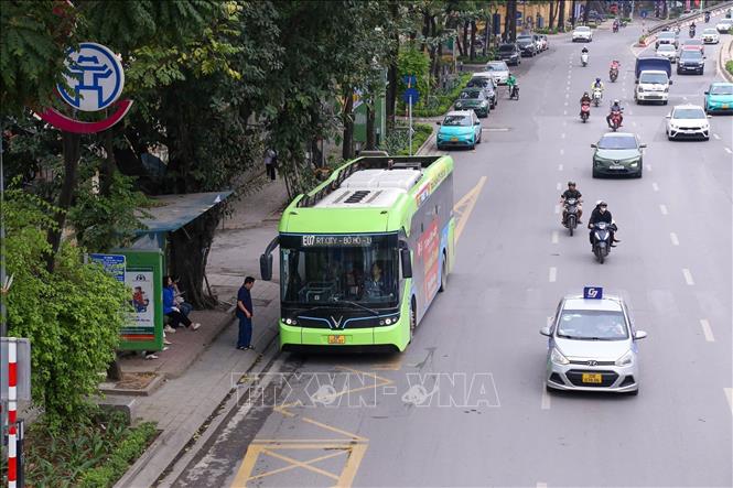 Hanoi is determined to develop a sustainable public transport system and move toward building a greener, more modern urban environment. VNA Photo