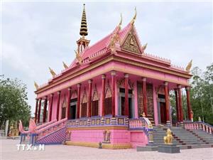 Chùa Hàng Còng - ngôi chùa màu hồng độc đáo ở An Giang