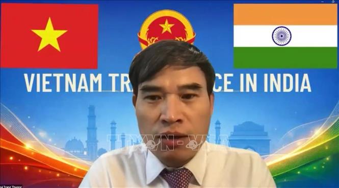 Tham tán Thương mại Việt Nam tại Ấn Độ Bùi Trung Thướng phát biểu khai mạc Hội thảo. Ảnh: Ngọc Thúy -  PV TTXVN tại Ấn Độ 