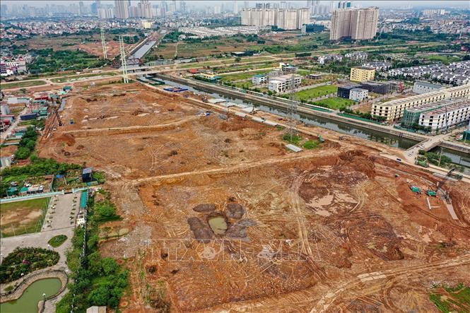 Hồ có diện tích 20ha, tổng mức đầu tư 858 tỷ đồng. Mực nước thiết kế 4m, bờ kè bao quanh dài 2,5km, cùng cống điều tiết 3x3m để kết nối kênh La Khê và cửa van phía hồ. Ảnh: Trung Nguyên - TTXVN