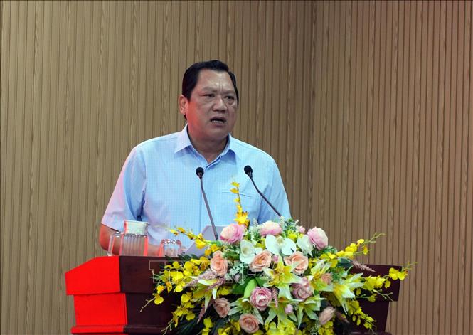 Lãnh đạo UBND tỉnh phát biểu tham luận tại Hội nghị. Ảnh: Trung Hiếu-TTXVN